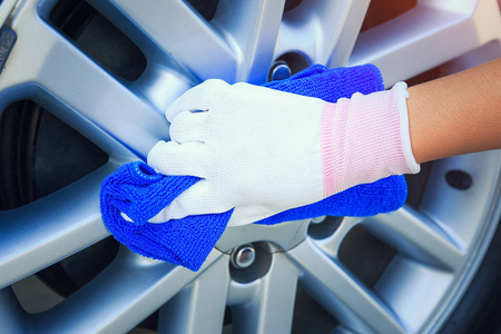 car wheels cleaning 