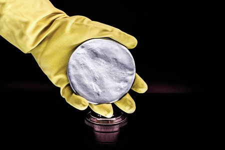 政治危机中东生产的浓缩铀.核研究中使用的放射性元素.