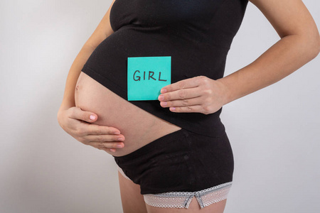 孕妇在等男孩或女孩