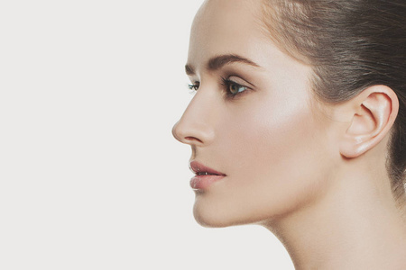 侧面美女仰望图片