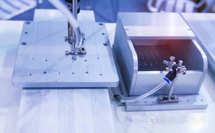移动工业制造业中的机器人钻床