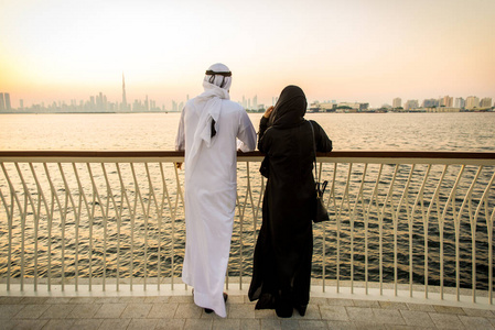 阿拉伯情侣在迪拜约会