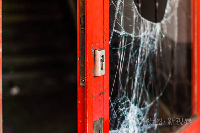 破门破坏背景