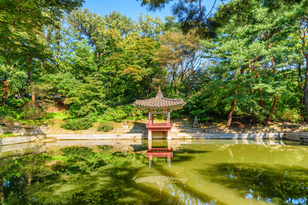 阿荣亭和阿荣济池。湖原秘密花园