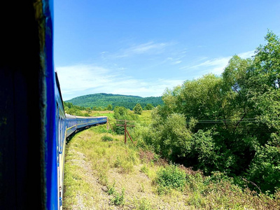 环境 旅游业 夏天 旅行 自然 天空 火车 风景 铁路 植物