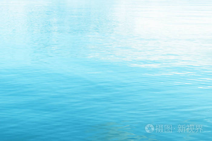平静的海洋表面质感 水波荡漾 平静的蓝色海水 清澈的海水纹理背景 碧绿的波纹水在热带海滩上的倒影 蓝色的海浪 夏季海 照片 正版商用图片2me6 摄图新视界