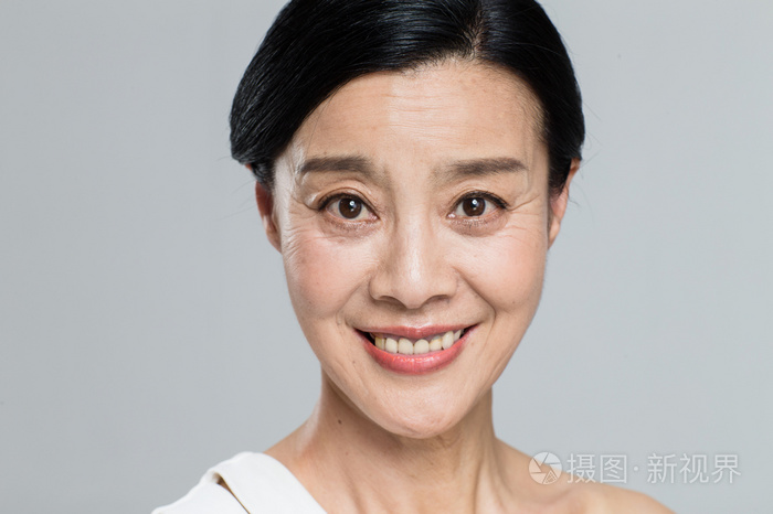 中老年女人妆面肖像照片 正版商用图片2f4a 摄图新视界 中老年女人妆面肖像照片 正版商用图片2f4a 摄图新视界