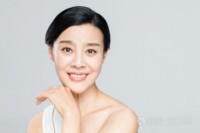中老年女人妆面肖像照片 正版商用图片2fpw 摄图新视界 中老年女人妆面肖像照片 正版商用图片2fpw 摄图新视界