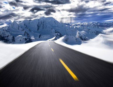 汽车广告背景图-公路 照片