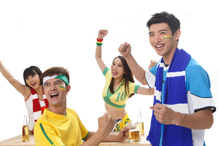 青年球迷看比赛欢呼呐喊照片