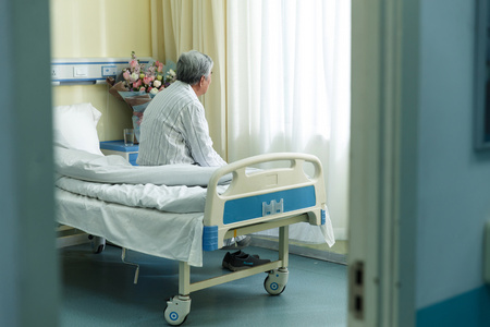 关爱老人公益广告图片-关爱老人公益广告素材-关爱老人公益广告插画-