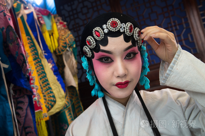 女京剧演员后台化妆照片 正版商用图片28atbr 摄图新视界