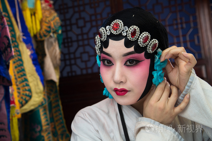 女京剧演员后台化妆照片 正版商用图片28atjf 摄图新视界