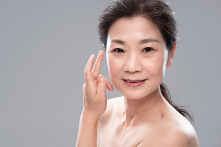 漂亮的中老年女人妆面照片 正版商用图片28b70c 摄图新视界 漂亮的中老年女人妆面照片 正版商用图片28b70c 摄图新视界