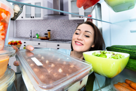 巧克力 黄瓜 美女 蛋糕 器具 甜点 饮食 沙拉 微笑 美丽的