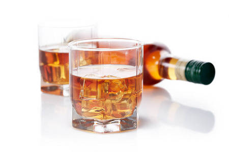 玻璃 白兰地 特写镜头 威士忌酒 朗姆酒 开胃酒 透明的