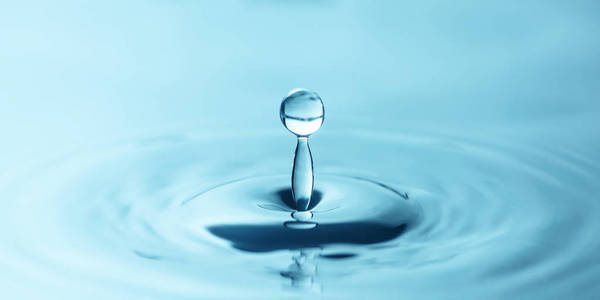 自然 波动 液滴 滴下 涟漪 泼洒 圆圈 透明的 液体 水滴