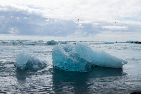 美丽的 冰岛语 见解 地区 地标 自然 寒冷的 蓝天 浮动