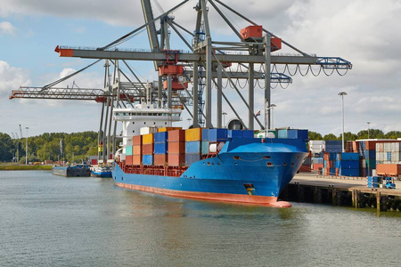 重的 海事 造船厂 行业 海岸 运河 物流 负载 机器 装运