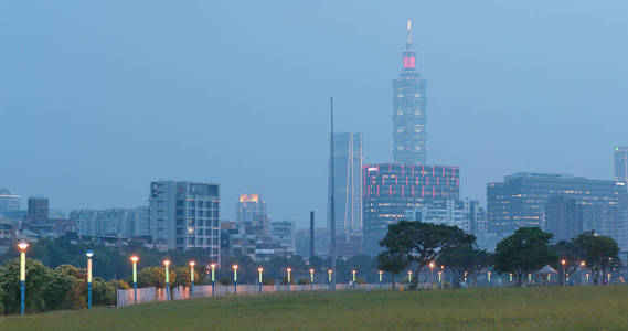 河边 天际线 摩天大楼 天空 台湾 建筑学 运行 风景 亚洲