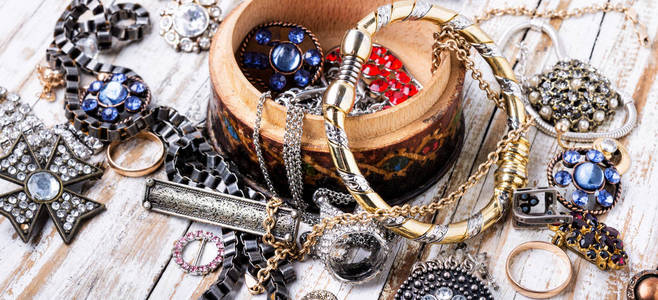 珠宝商 财富 时尚 美丽的 金属 胸针 优雅 奢侈 宝石