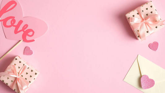 情人节背景与礼品盒，情书，派对装饰粉红色。情人节庆祝概念。创意设计贺卡，聚会请柬，横幅，传单