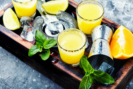 开胃酒 液体 酒吧 器具 玻璃 利口酒 聚会 水果 柠檬