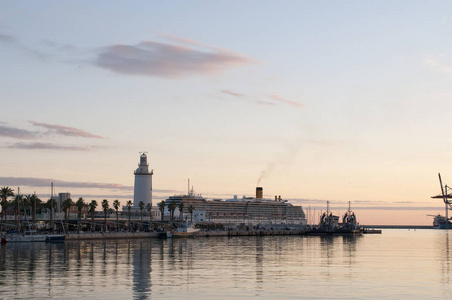 冬天 镜像 欧洲 港口 马拉加 灯塔 假日 海洋 地中海