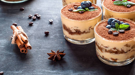 蓝莓提拉米苏图片