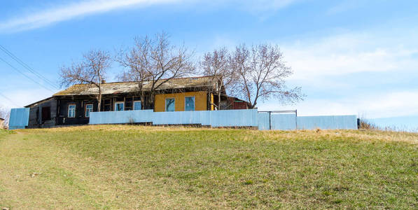 天空 小屋 欧洲 建筑 村庄 乡村 春天 小山 草地 假期