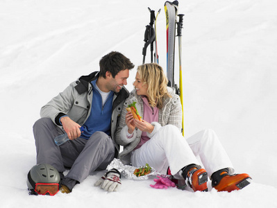 冬天 滑雪 享受 运动 男人 野餐 午餐 肖像 微笑 女人