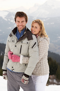 肖像 白种人 拥抱 金发女郎 夫妇 冬天 二十岁 阿尔卑斯山