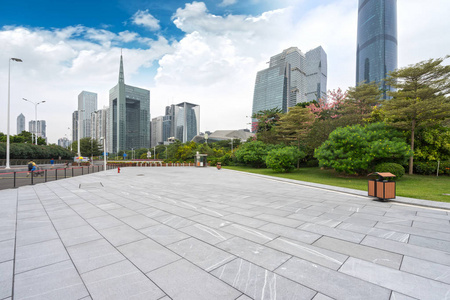 现代广场和摩天大楼图片