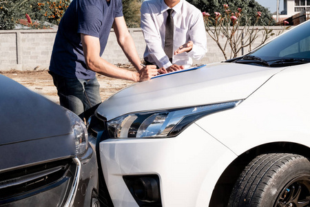 客户的,连同表格和客户签名进行汽车索赔和处理照片