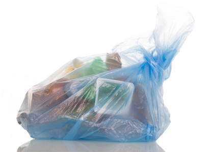 蓝色塑料袋装满生活垃圾隔离白色。