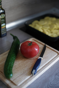 土豆 西红柿 木材 饮食 食物 黄瓜 蔬菜 烹饪 准备 平底锅