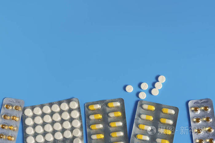 冠状病毒,个人防护设备,一次性医用口罩,带注射器的药品,疫苗和药丸