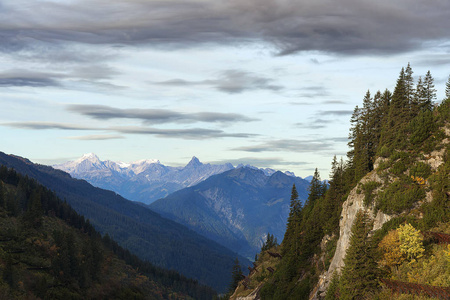 岩石 徒步旅行 夏天 阿尔卑斯山 美丽的 风景 天空 旅行