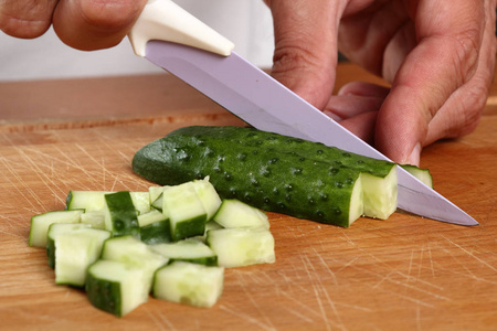 蔬菜 水果 白种人 厨师 黄瓜 食物 切片 准备 切割 制作
