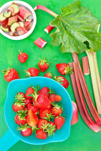 草莓 蔬菜 甜点 美味的 甜的 午餐 大黄 小吃 水果 食物