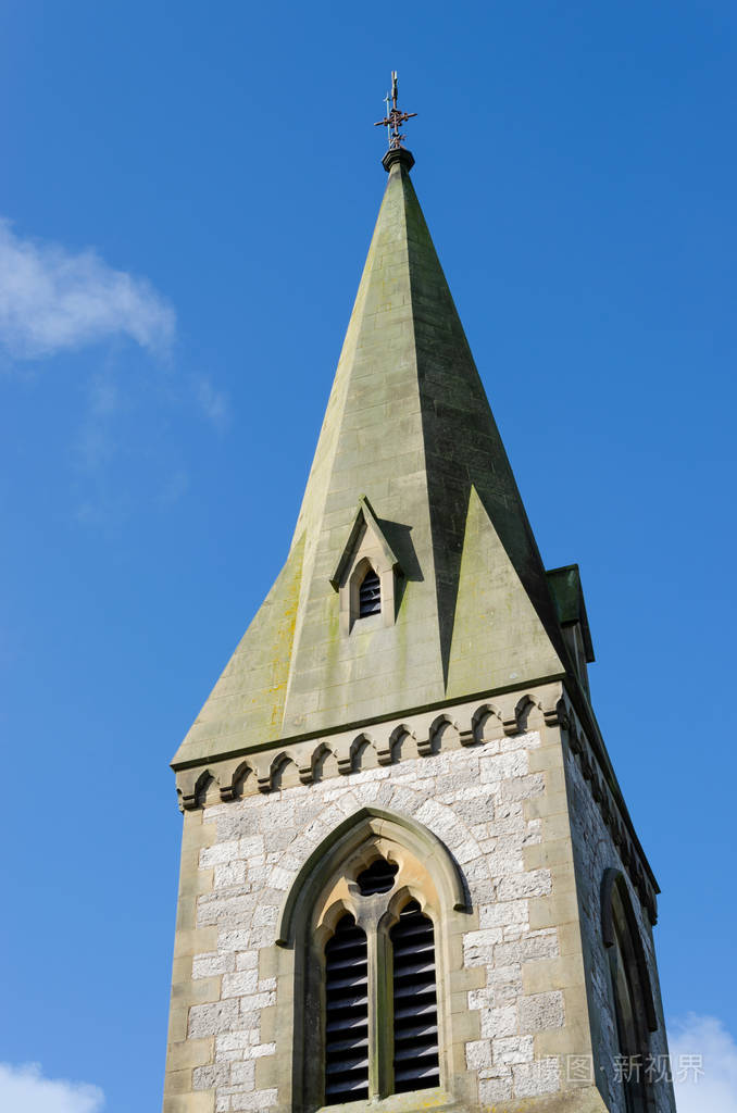 方形石头教堂尖塔