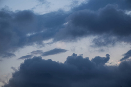 Gray color clouds partly cover the  sky 