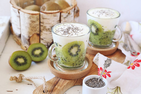  Healthy breakfast yogurt, kiwi and Chia seeds