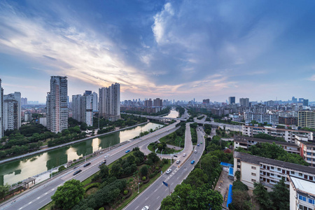 交通高峰期上海市城市道路立交桥