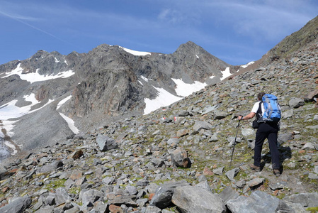 攀登 首脑会议 水域 上坡 冰川 徒步旅行 阿尔卑斯山 风景