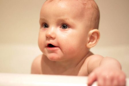 宝贝 浴缸 面对 洗澡 眼睛 可爱的 沐浴 洗涤 小孩 人类