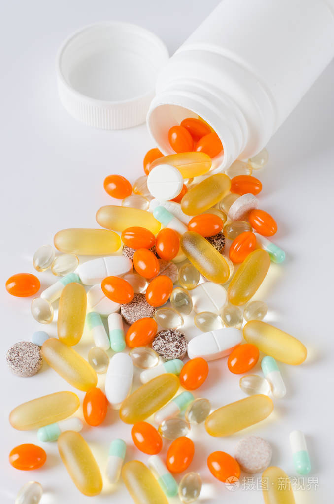各种颜色的药片药片药品白底药物和保健概念
