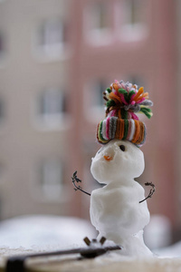 雪人 冷冰冰的 阳台 帽子 天气 冬日 圣诞节 冰冷的 季节