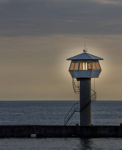日落 海洋 天空 海滩 古老的 灯塔 旅行 航行 海岸 建筑学