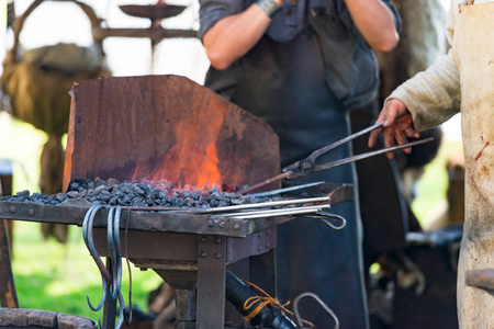 热的 工匠 烹饪 铁锤 技能 男人 工艺 食物 手工 特写镜头